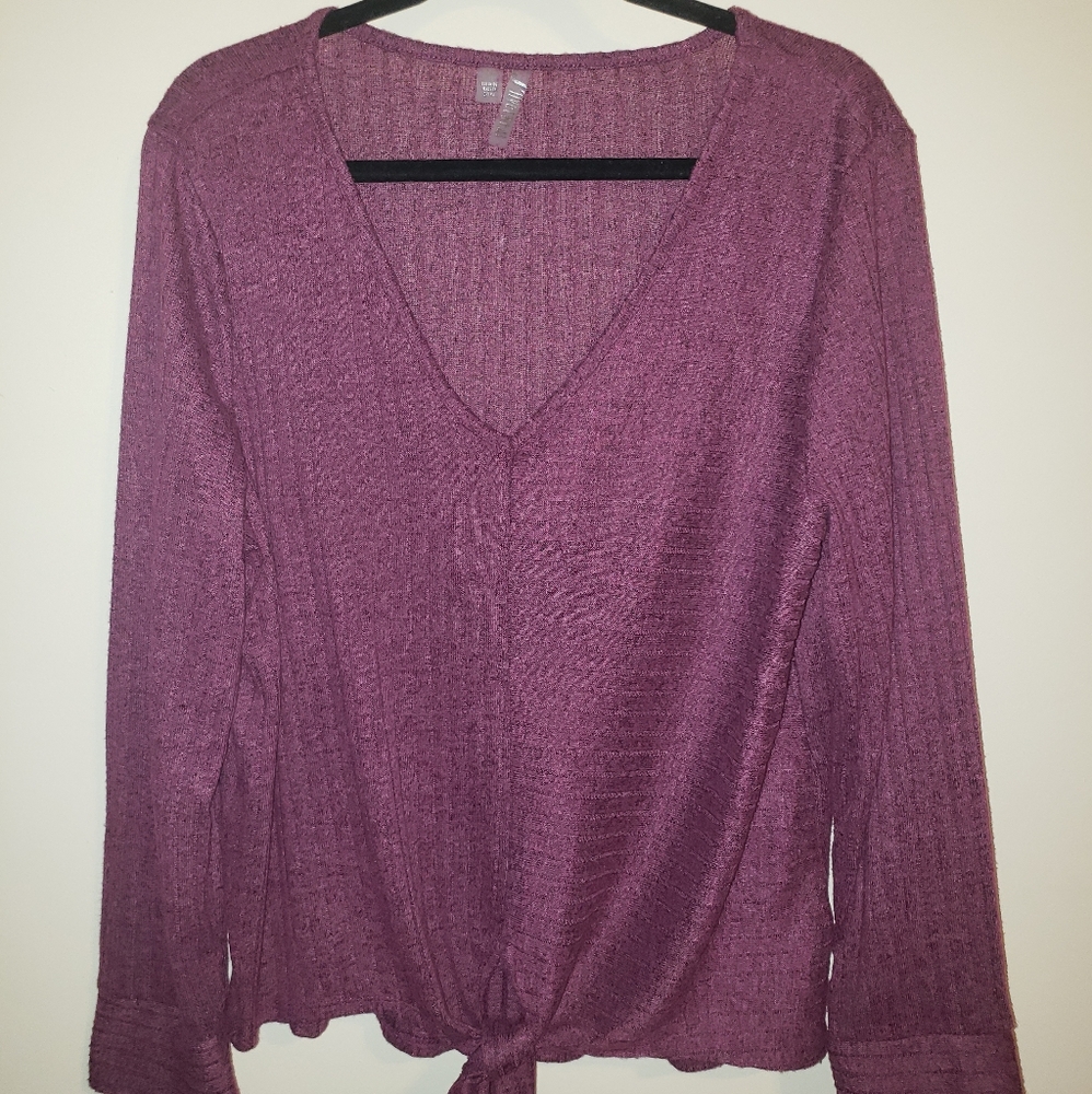Lightweight SILVERWEAR sweater.  Sz XL